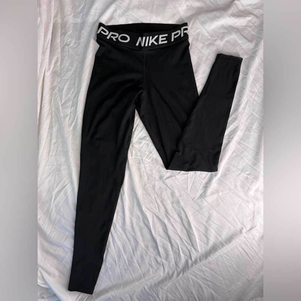 Woman’s Nike Black Leggings with Mesh